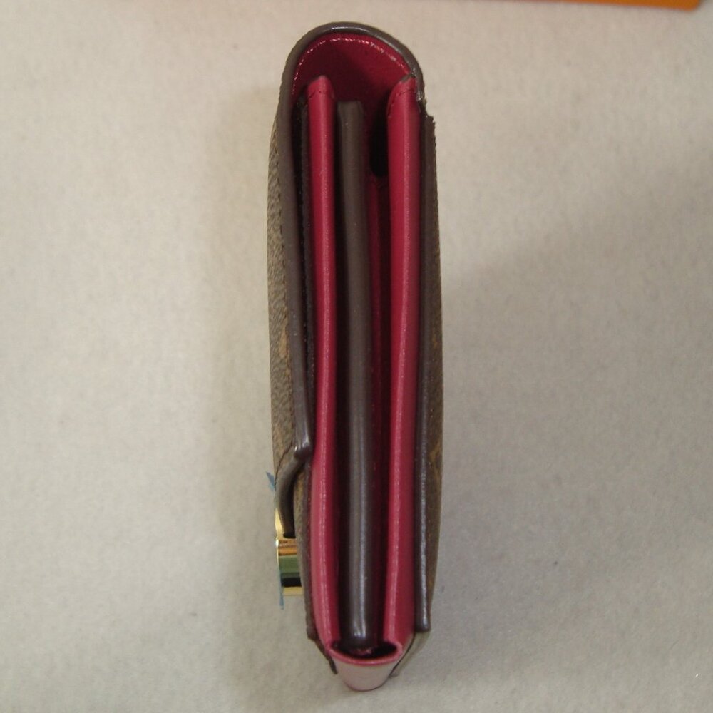 Designer-Look Wallet (Make Offer) - Picture 10 of 12